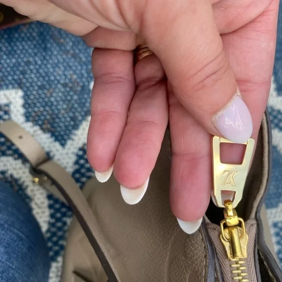 Louis Vuitton Grand Palais MM with Signature Monogram Empriente w/dust bag, box - Picture 10 of 13